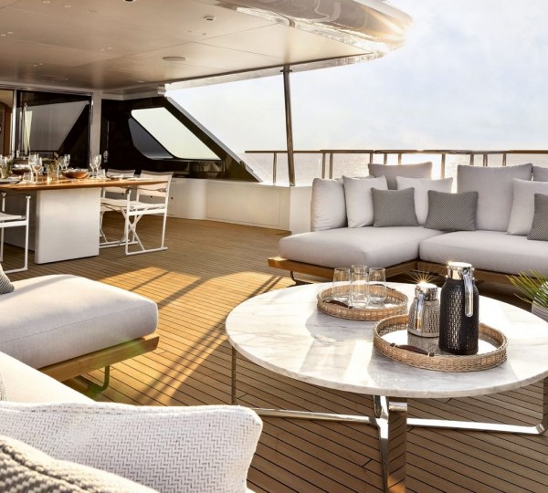 Upper Deck Dining And Lounge