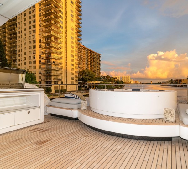 Flybridge Jacuzzi
