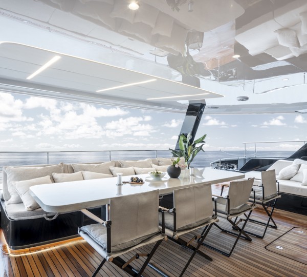 Aft deck dining