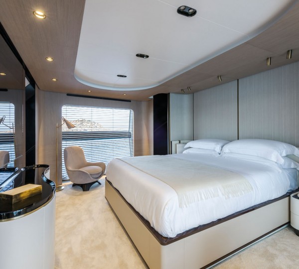 Main deck master suite