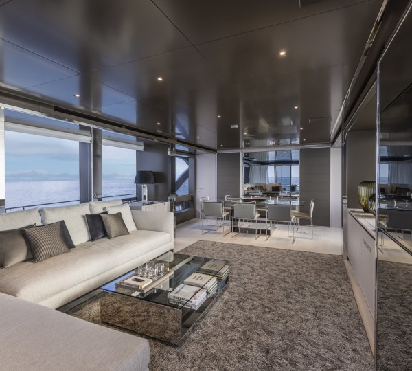 Main Salon (sistership)