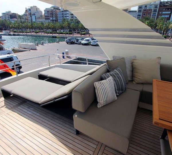 Flybridge Sunbathing Area