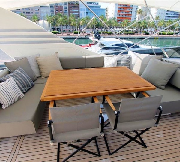 Flybridge Alfresco Dining Area
