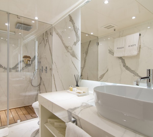 Guest Suite Bathroom