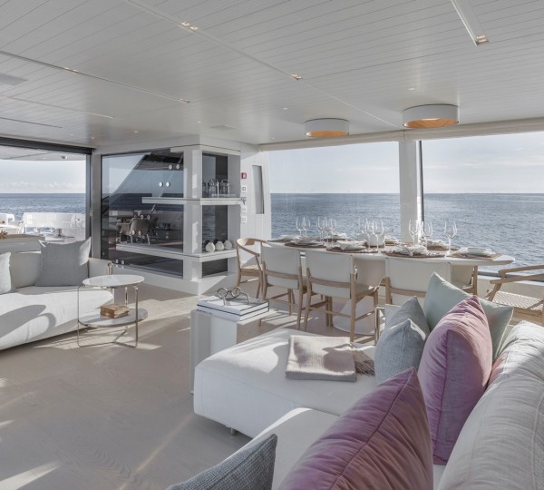 Beautiful main salon