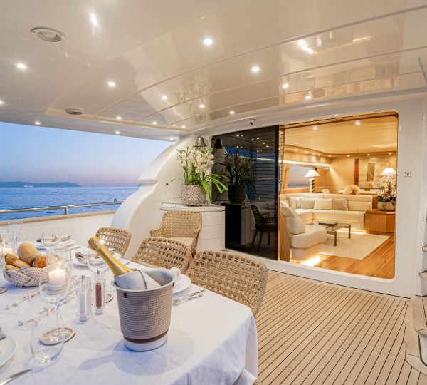 Aft Deck Alfresco Dining