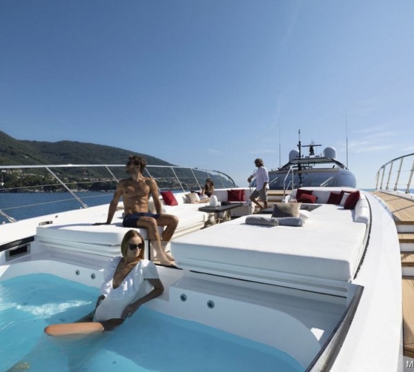 Exterior Sunbathing Area