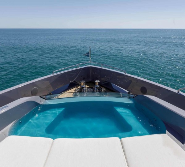 Exterior Sunbathing Area