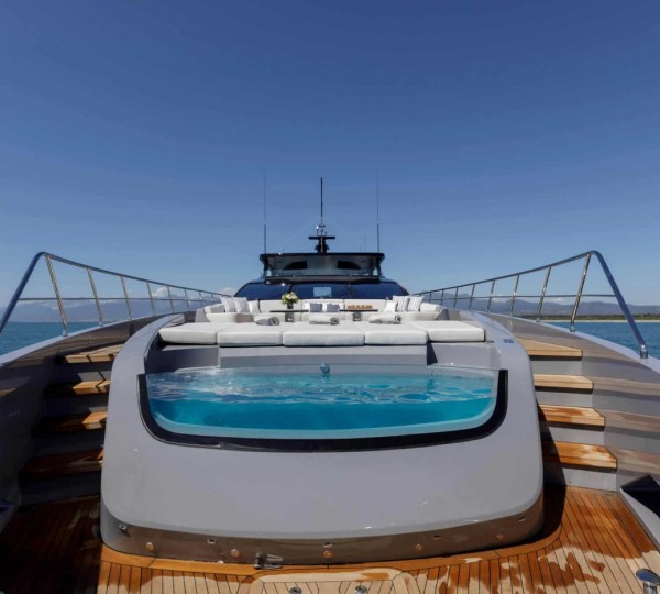 Exterior Sunbathing Area