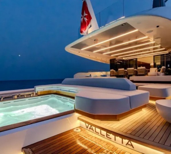 Exterior Sunbathing Area