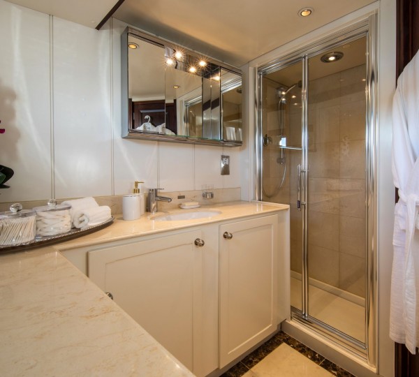 Double Cabin Ensuite Bathroom