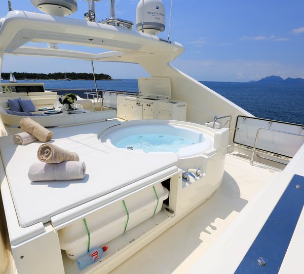 Sundeck Jacuzzi