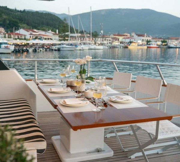 Main Deck Aft Dining