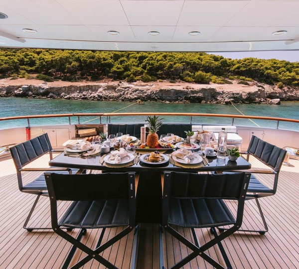 Alfresco Dining Set Up