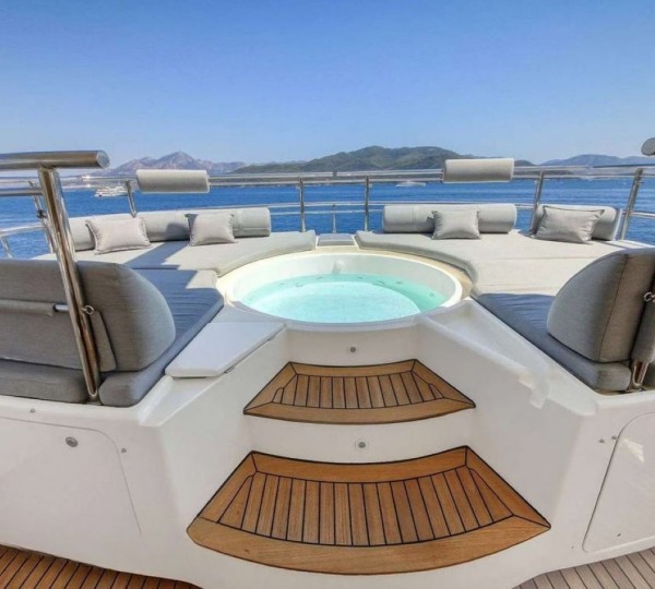 Exterior Sunbathing Area