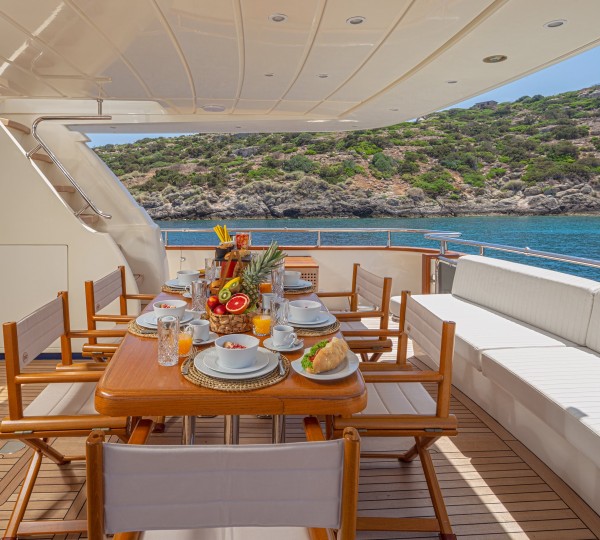 Aft Deck Alfresco Dining