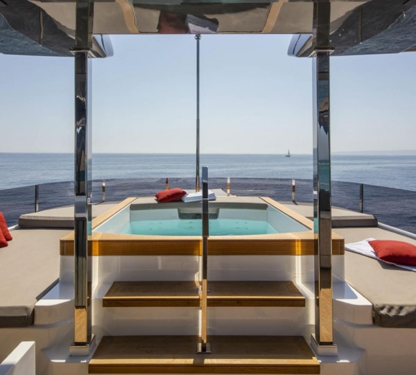 Exterior Sunbathing Area