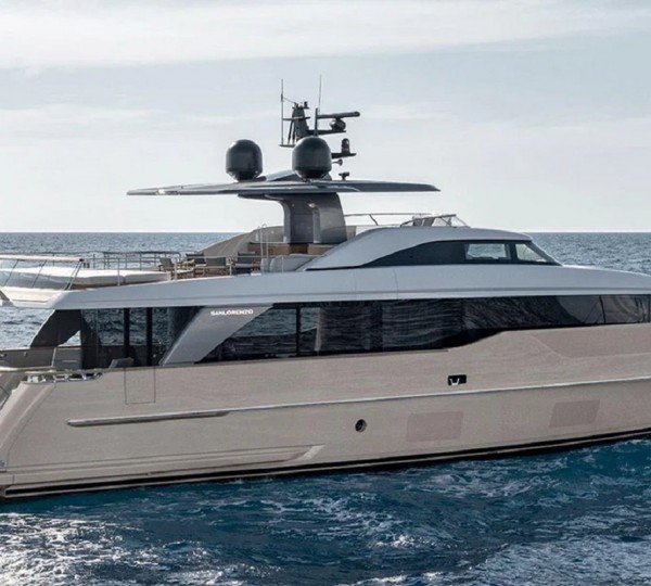 Luxury Yacht PENGUINS