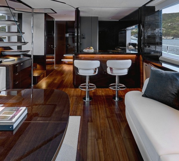 Main salon (sistership)