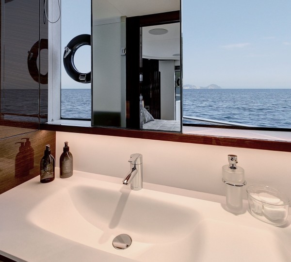 Master bathroom (sistership)