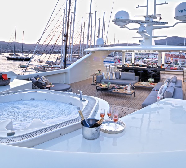 Sun Deck With Jacuzzi