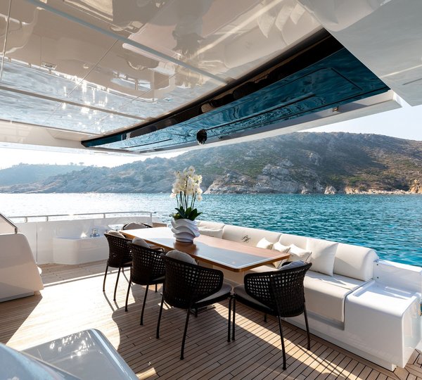 Aft Deck Dining Option