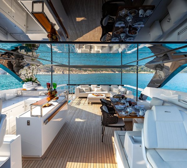 Flybridge Dining Alfresco