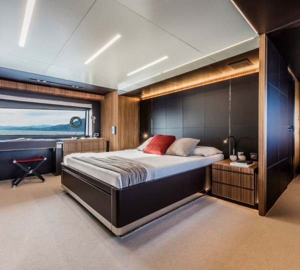 Main deck master suite
