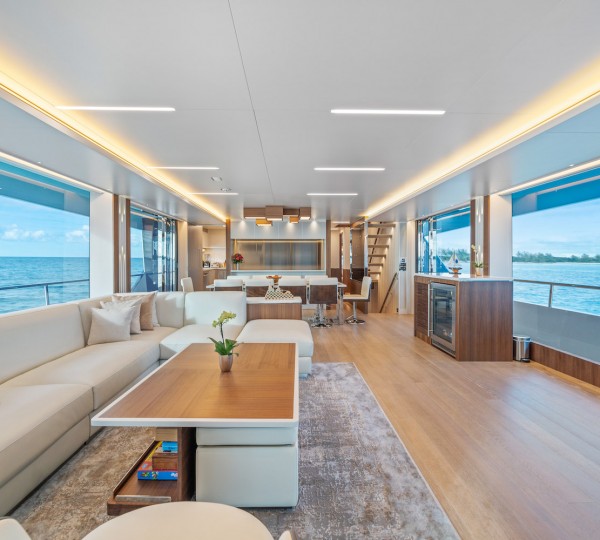 Main Saloon With Great Views