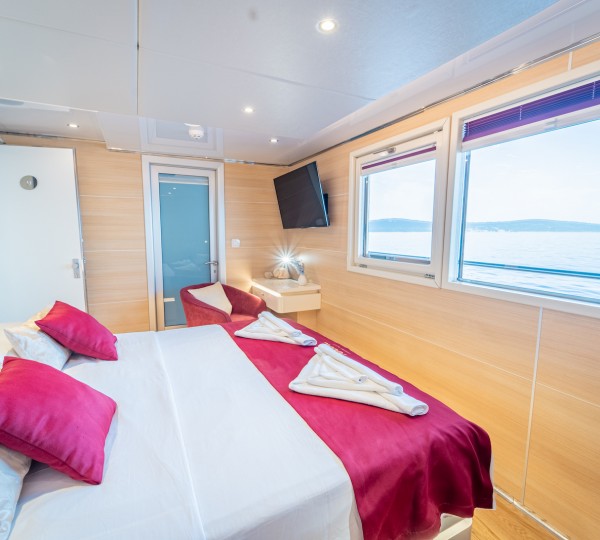 Double Cabin For Guests