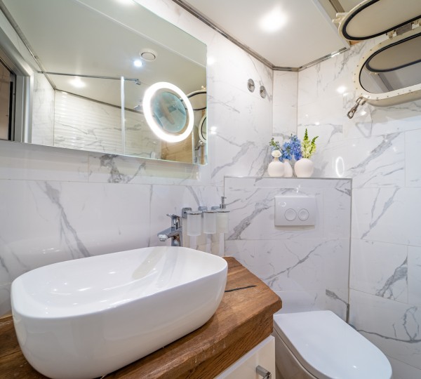 Guest Ensuite Bathroom