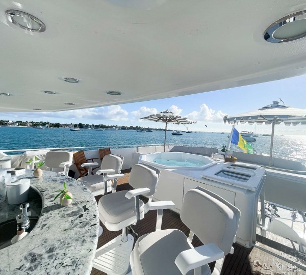 Sun Deck With Jacuzzi