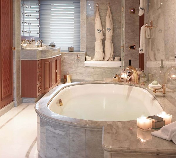 Guest Cabin - Bathroom