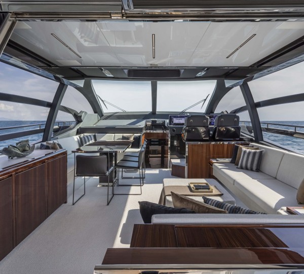 Main Salon (sistership)