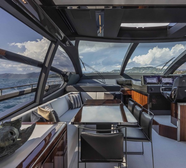 Main Salon (sistership)