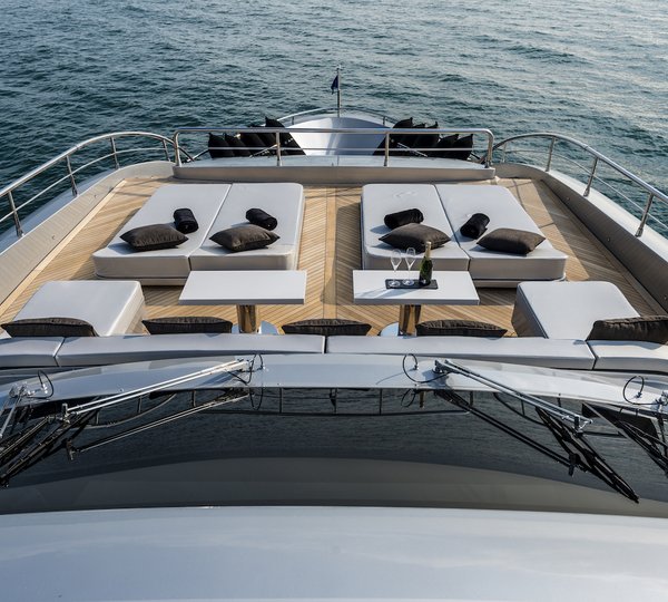 Sunbathing Area Forward