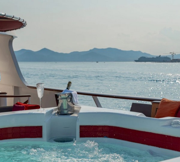 Exterior Sunbathing Area