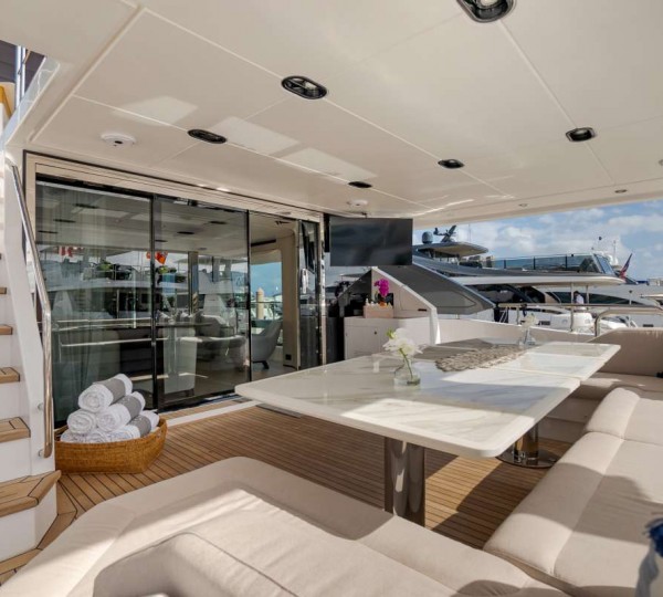 Main deck aft dining