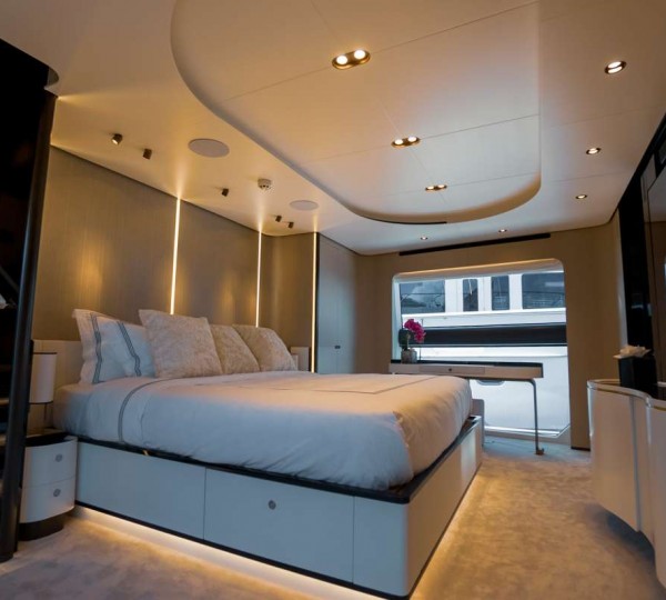 Main deck master suite