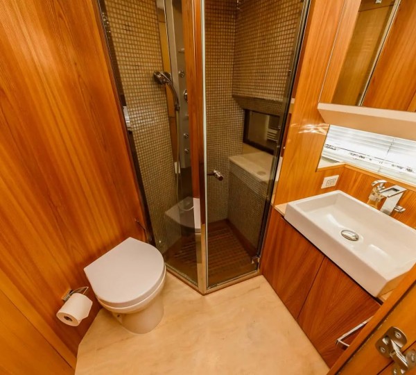 Twin Ensuite Bathroom