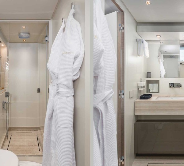 Master ensuite bathroom