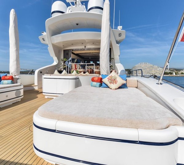Aft Deck Sunbathing Area