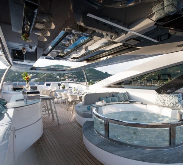 Exterior Sunbathing Area