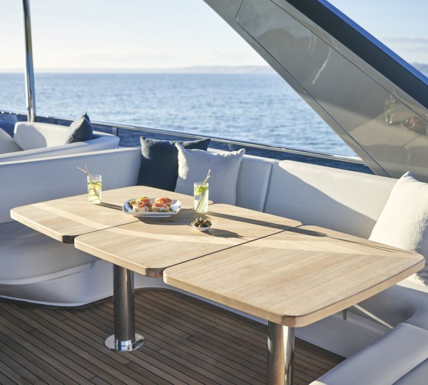 Flybridge entertaining