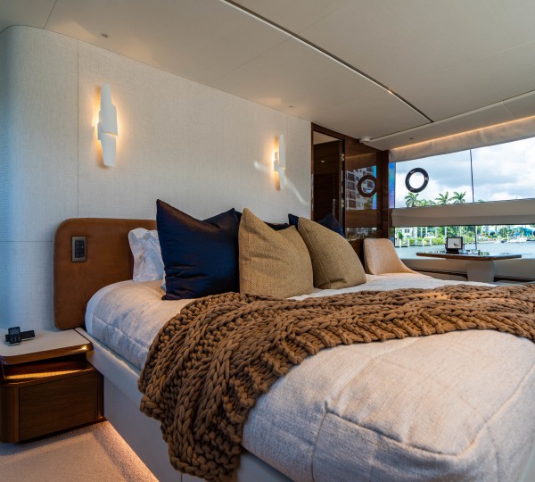 Main deck master suite