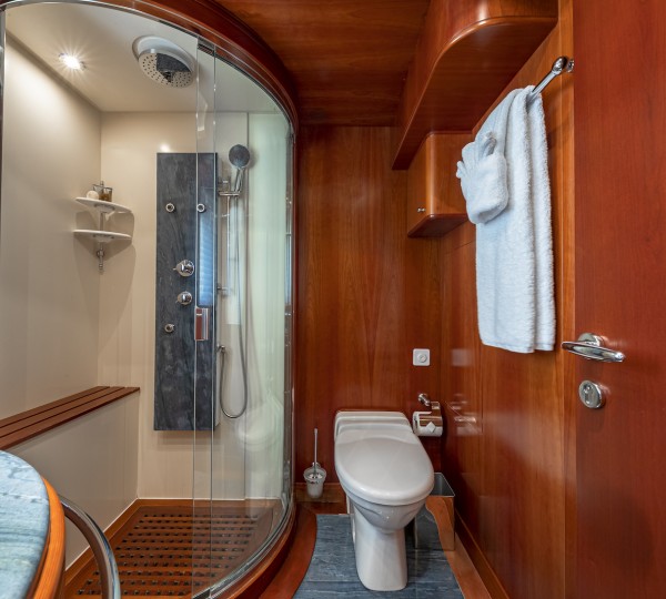 Double Ensuite Bathroom