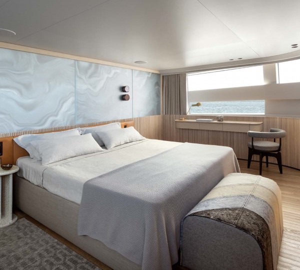 Main deck master suite