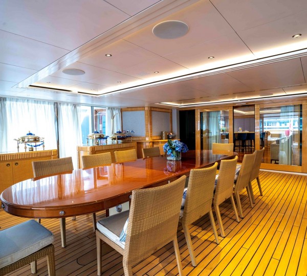 Dining Table Exterior