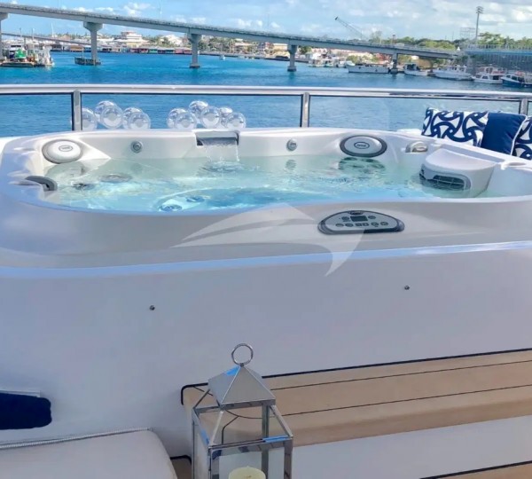 Exterior Sunbathing Area