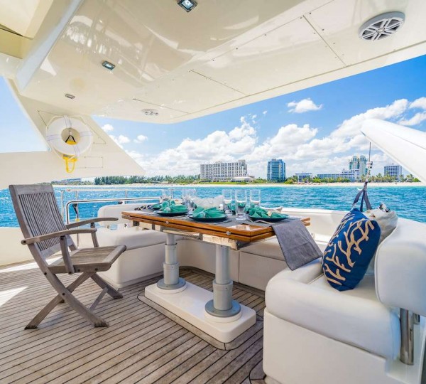 Flybridge Alfresco Dining